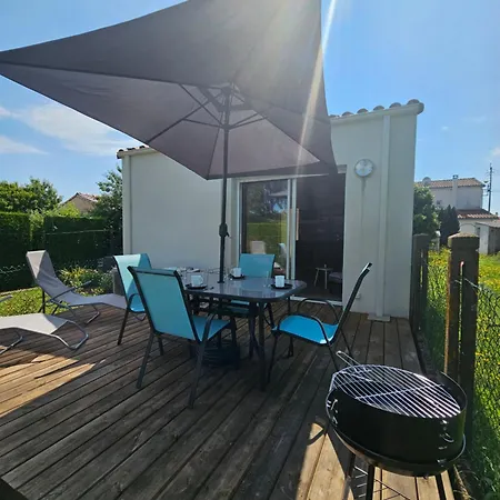 Le Petit Ecureuil Charmant Gite Jardin Terrasse Les Herbiers Exterior foto